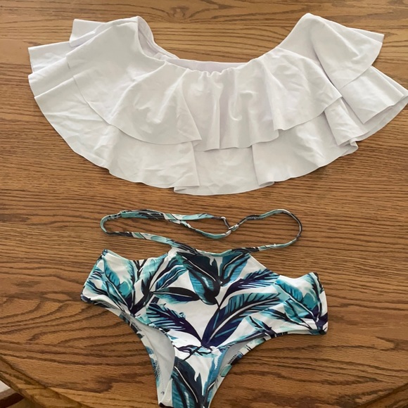 Other - 2 Piece Ruffle Tropical Leaf Bathing Suit